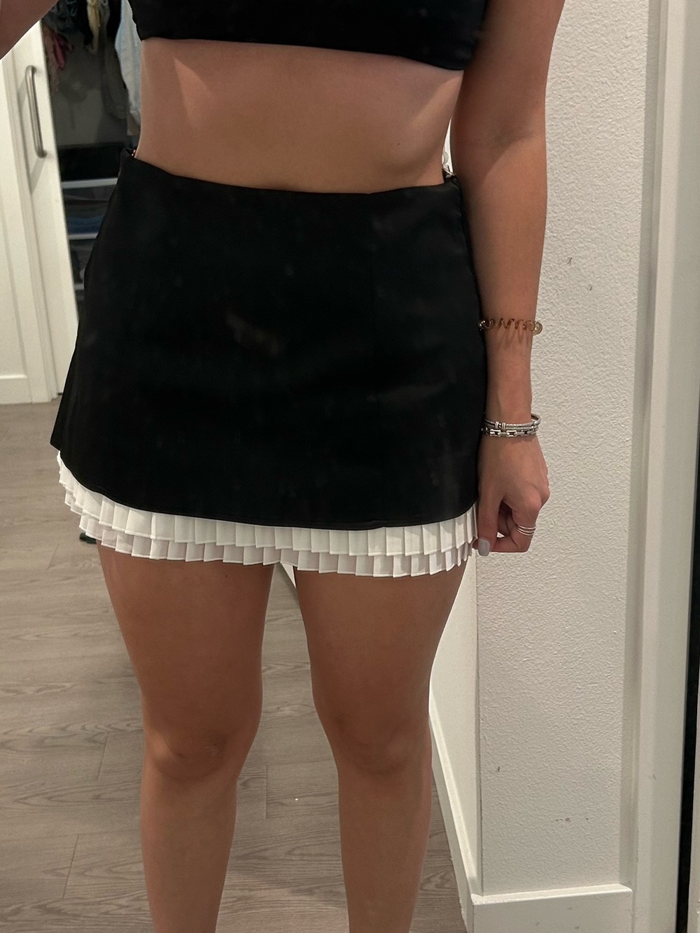 NWT rare Oh Polly Black Mini Skirt with Ivory Pleated Hem size U.S. 4 - Picture 5 of 5